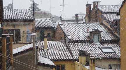 Neve sui tetti di Bologna 
