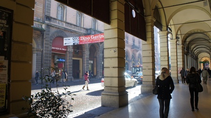 Portici di Bologna, via dell'Indipendenza