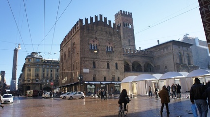 Bologna, vi Rizzoli e Piazza del Nettuno