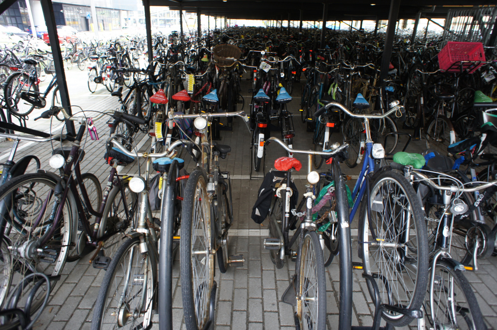 Rotterdam centraal bike parking